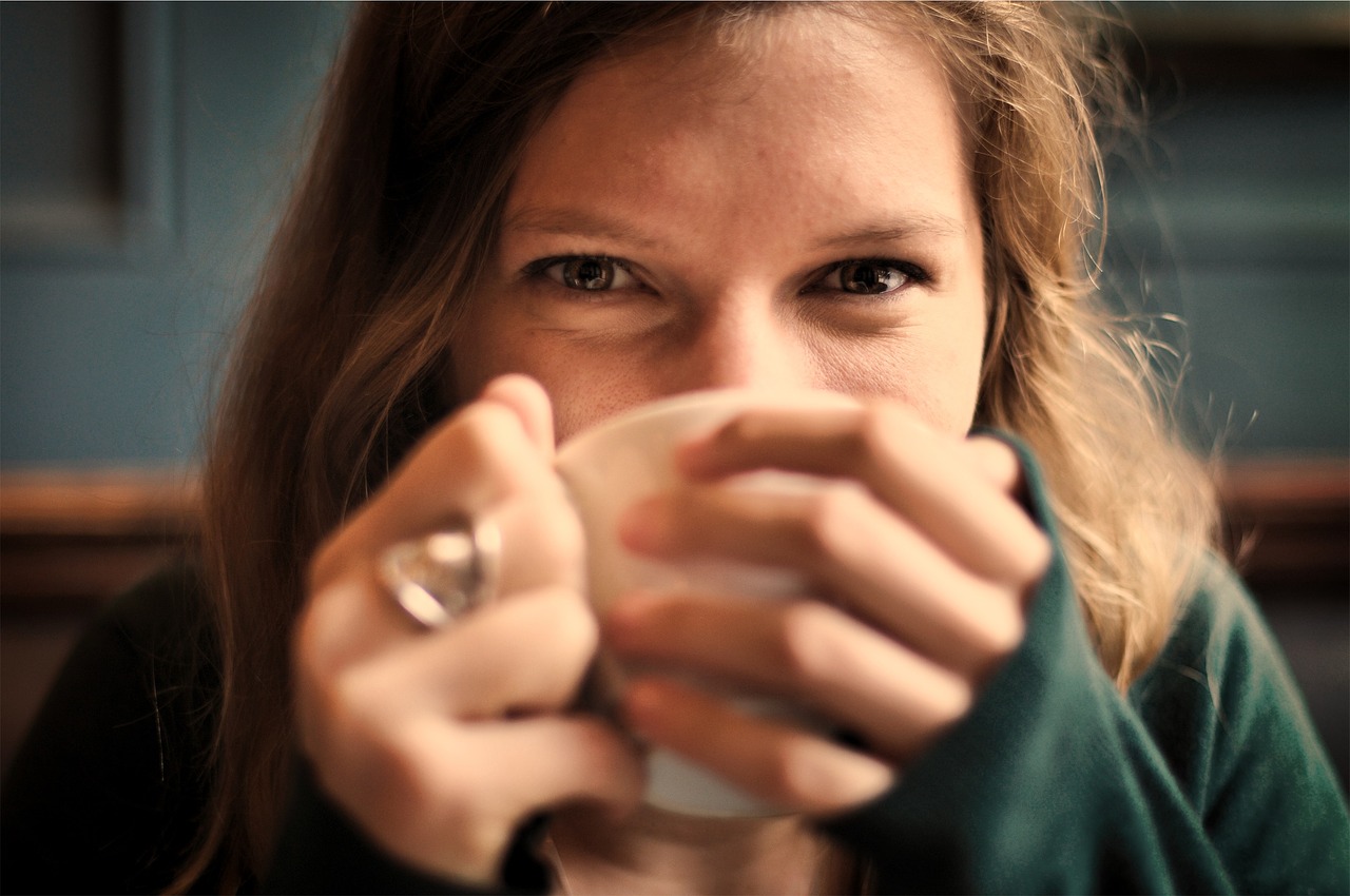 woman-best-tea-for-mood woman drinking tea happy - best tea for mood concept